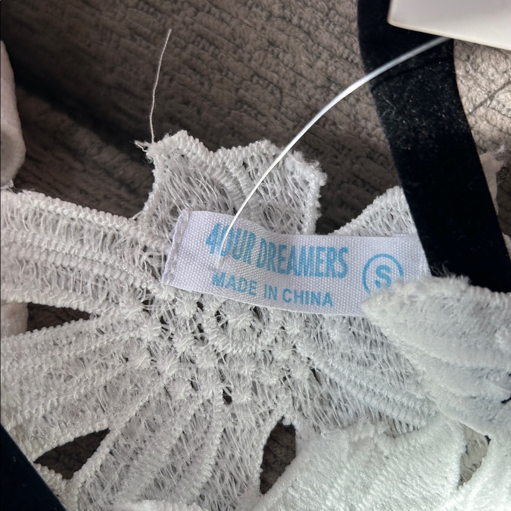 4 Our Dreamers floral lace caftan - Picture 7 of 8